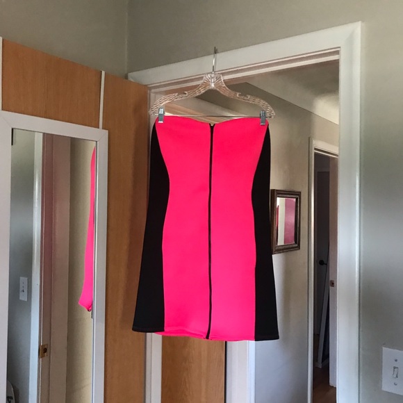 NEON PINK NEOPRENE SCUBA DRESS 🎀 - Picture 6 of 14